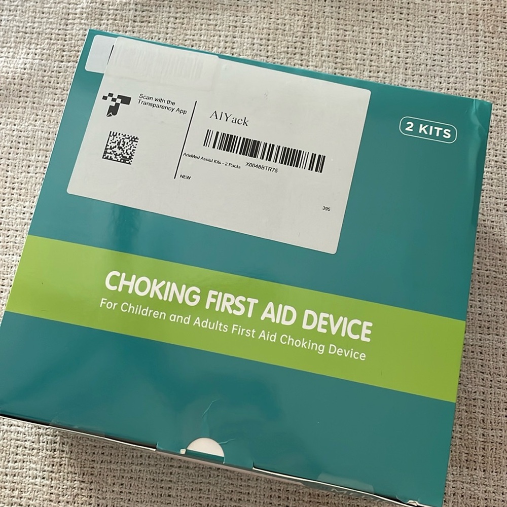 Choking first aid device